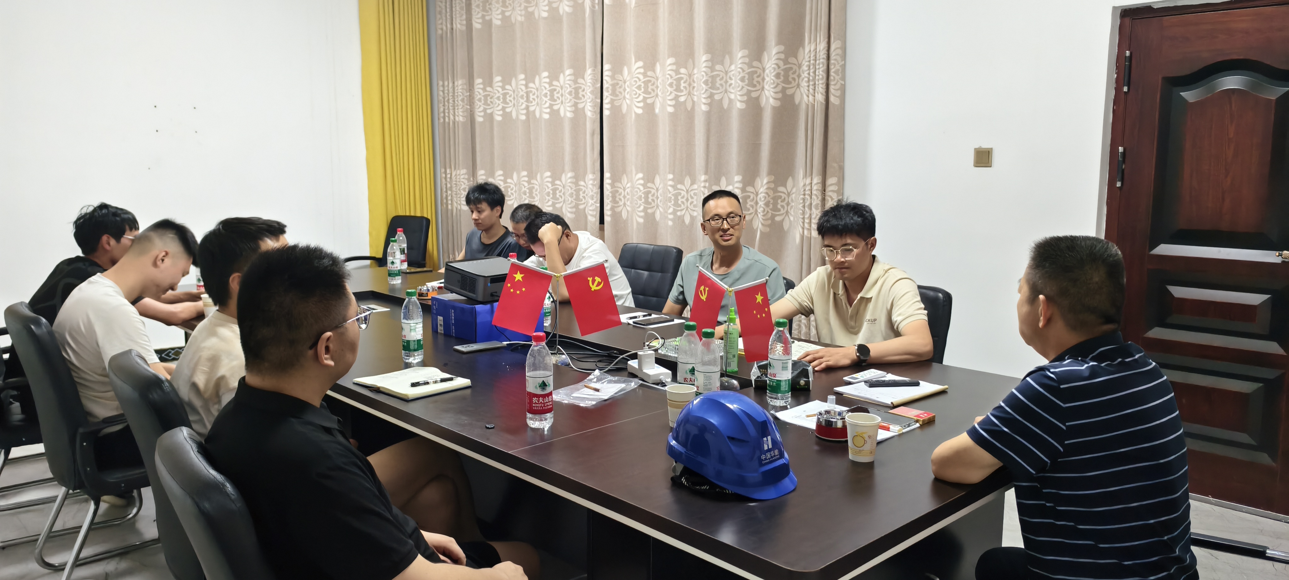 云南省政協(xié)領(lǐng)導到小灣500kV聯(lián)絡(luò)變電站視察調(diào)研